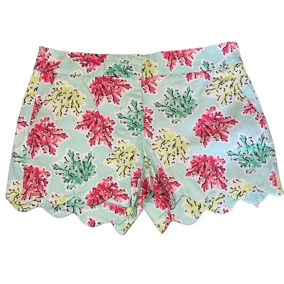 Crown & Ivy Shelby Botanicals Scalloped Hem Chino Stretch Shorts - Picture 1 of 4